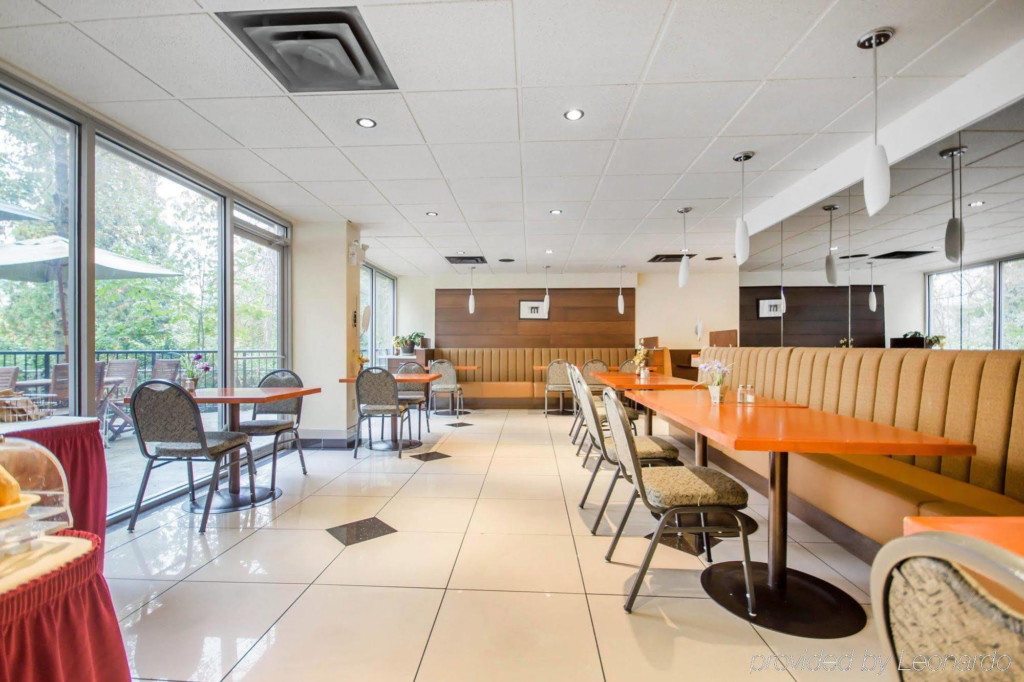 Quality Hotel & Suites Langley Bagian luar foto